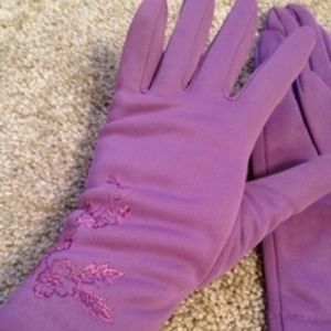 Vintage purple embroidered gloves
